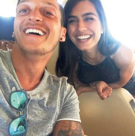 Mesut'la Amine evlilik yolunda hızla ilerliyor - Resim: 2