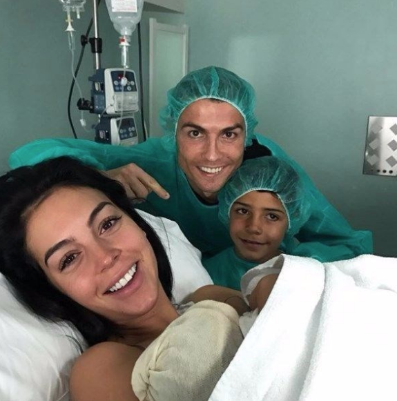 Ronaldo'dan sevgilisine büyük jest!  - Resim: 4