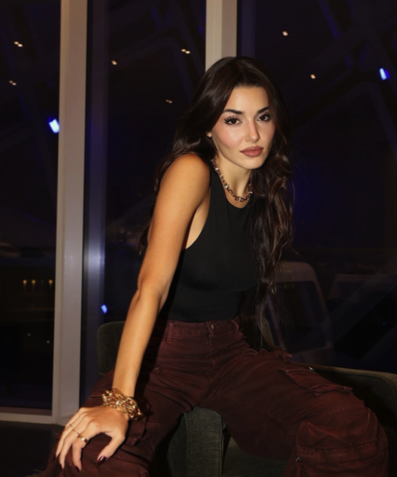 Hande Erçel, Sabancı'yı çabuk unuttu! 45 yaşındaki ünlü yapımcıyla bomba aşk iddiası... - Resim: 1