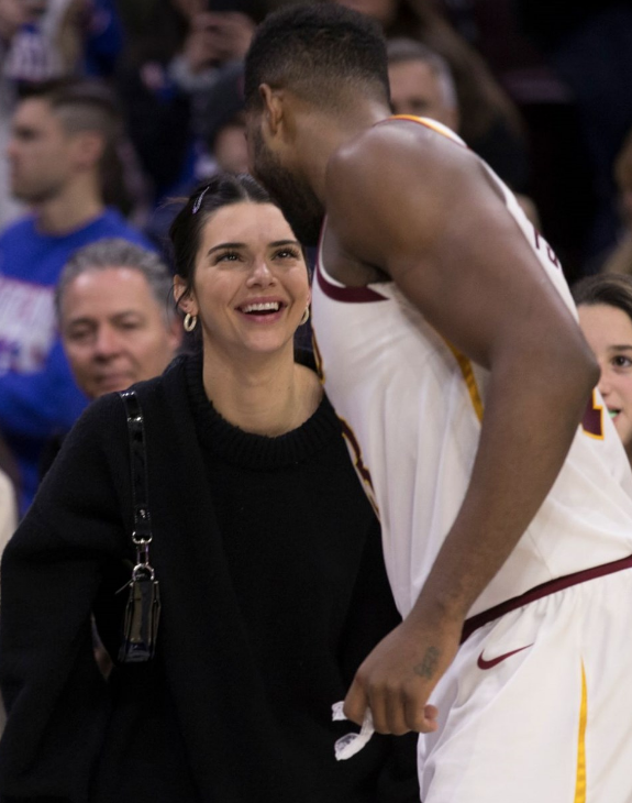 Kendall Jenner'a soğuk duş imza kampanyası başlattılar - Resim: 2