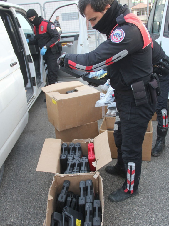 Ticari araçtan çıkanlar şoke etti - Resim: 4