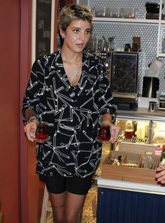 Uyuşturucu batağına saplanmıştı! Türkiye eski güzeli garson oldu - Resim: 4