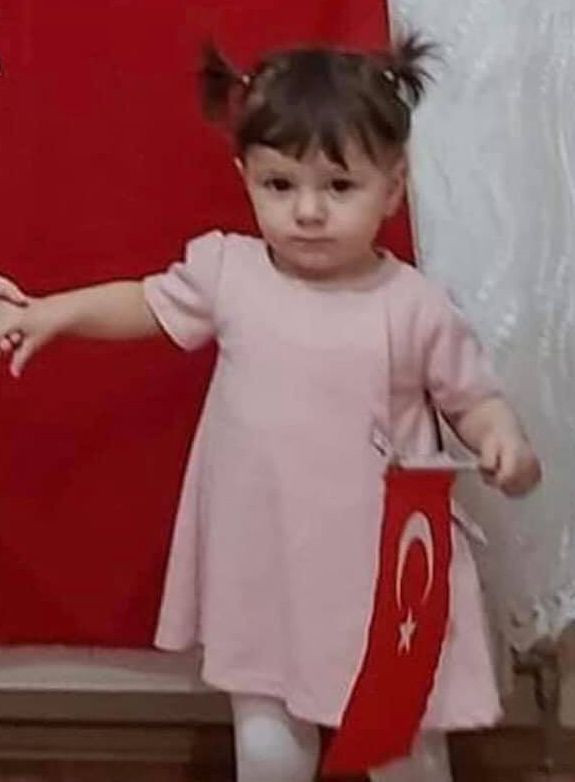 Konya'da öğretmen çiftin 20 aylık kızı Kumsal 7’nci kattaki bakıcı evinden düşüp öldü - Resim: 3