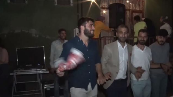 Survivor şampiyonu Yusuf Karakaya izdiham çıkardı! Elazığ sokağa döküldü - Resim: 3