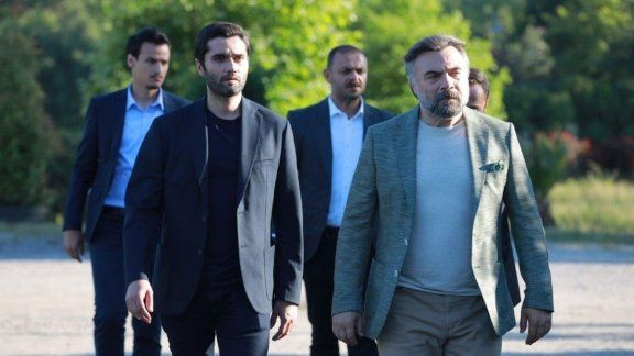 Reytingler alt üst oldu zirve bakın kimin oldu: Masumlar Apartmanı Eşkıya Dünyaya Hükümdar Olmaz - Resim: 1