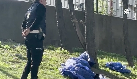 Esenler'de çimenlikte ceset bulundu! Kimliği belirlendi - Resim: 0
