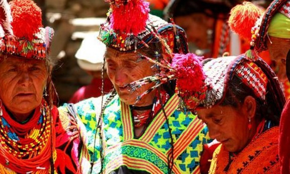 Bu toplumda kadınlar erkeklere başlık ödüyor - Resim: 3