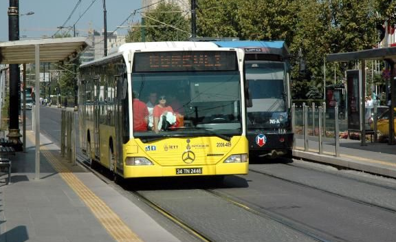 Otobüsler tramvay yoluna indi - Resim: 3