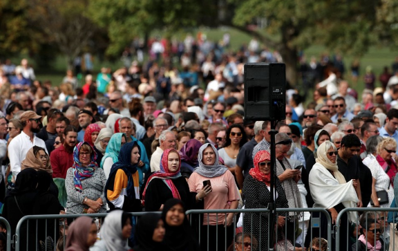 Yeni Zelanda başbakanından hadisli mesaj! Katliam kurbanları böyle anıldı - Resim: 2