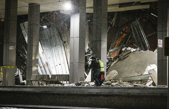 Ankara'daki Yüksek Hızlı Tren kazası enkazına kar engeli - Resim: 1