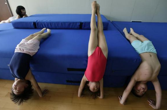 Çinli çocuklar yüzmeyi böyle öğreniyor - Resim: 2