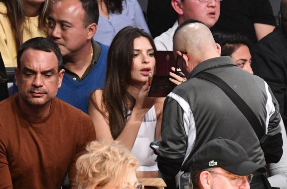 Maçı bırak Ratajkowski'ye bak! NBA'yi sallayan güzel - Resim: 2
