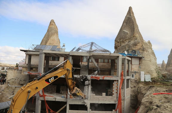 Göreme'de peribacaları bölgesindeki inşaat yıkıldı - Resim: 1