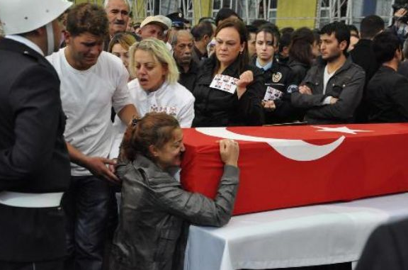 Bitlis'te 5 şehide hazin tören! - Resim: 2