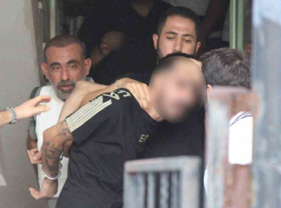 Adana'da hareketli dakikalar! Polise el bombasıyla direndi - Resim: 0