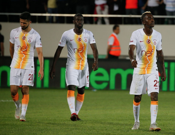 Galatasaray'ın forması için olay yorum: Çok çirkin Mahmutpaşa’da yapılmış gibi - Resim: 1