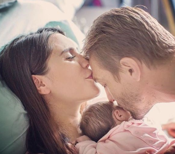 Şükran Ovalı ve Caner Erkin çiftinin kızlarının ilk fotoğrafı - Resim: 3