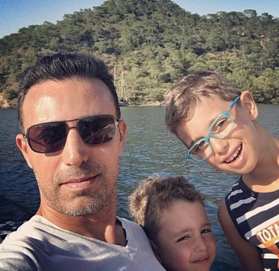 Nöbetleşe tatil! Musti evin yolunu tuttu tekne Emina'ya kaldı - Resim: 1