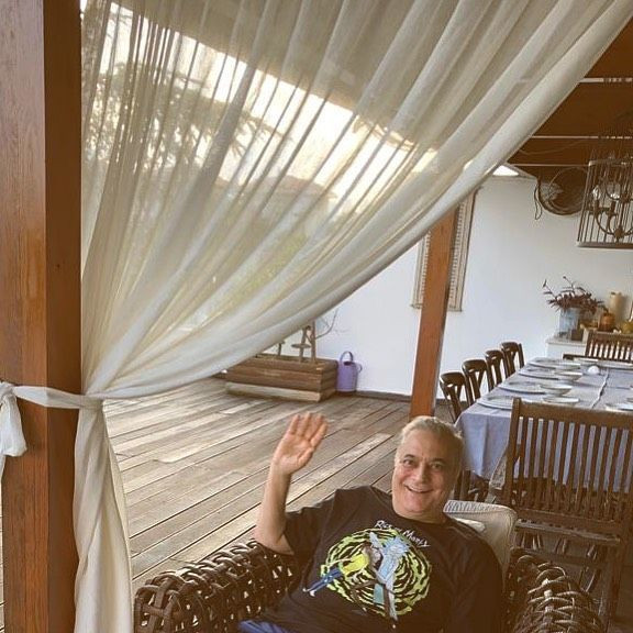 Masadaki o detay şaşırttı! Mehmet Ali Erbil eski eşlerini bir araya getirdi - Resim: 1