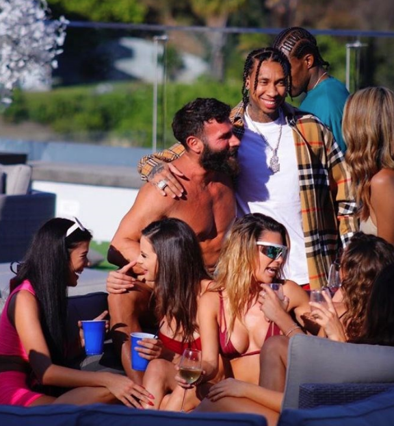 Dan Bilzerian, çılgın partide! Bakın yanında kim var? - Resim: 2