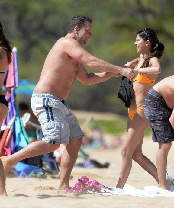 72'lik müzisyenin 24'lük sevgilisi olay oldu! - Resim: 2