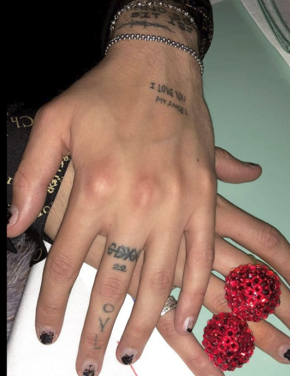 Erkek arkadaşını aldattığı dudak dudağa bu fotoğraf ile ifşa oldu! - Resim: 4