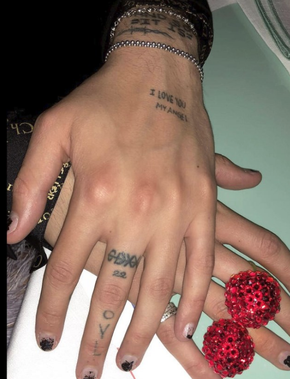 En yakın arkadaşının kardeşiyle öpüşürken yakalandı - Resim: 2