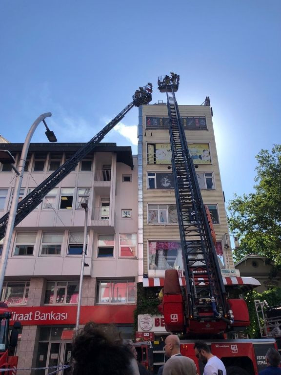 Bakırköy’de korkutan yangın! Kara dumanlar etrafı sardı! - Resim: 1