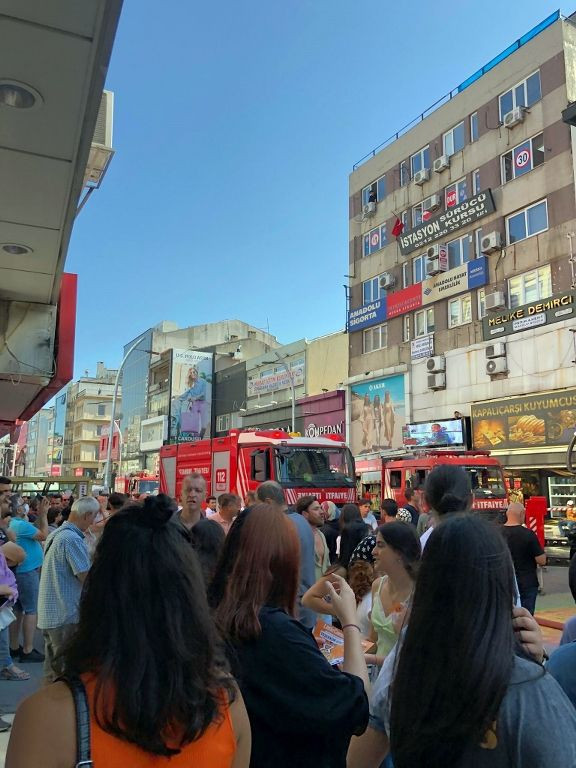 Bakırköy’de korkutan yangın! Kara dumanlar etrafı sardı! - Resim: 3