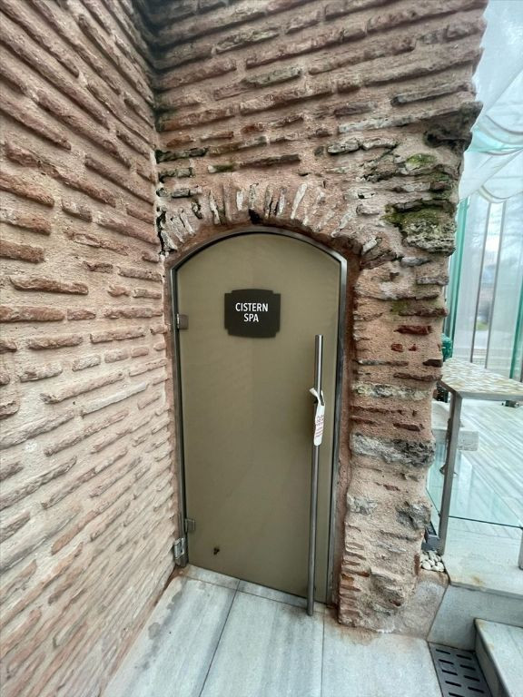 Ayasofya yanında skandal: Tarihi sarnıçtaki spa merkezi mühürlendi - Resim: 2