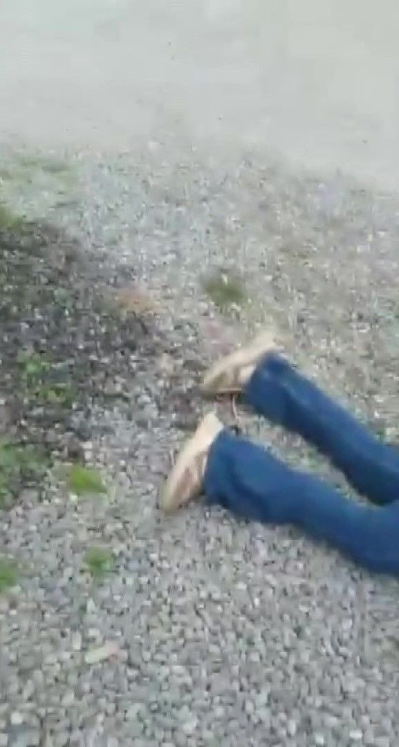 Kızını okul yolunda taciz eden adama hesap soran anneye taciz! Olay yerinde bayıldı - Resim: 4