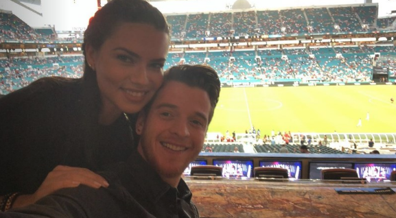 Adriana Lima ve Metin Hara birlikte maç izledi - Resim: 3