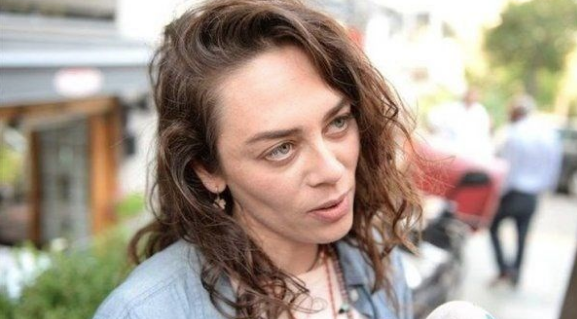 Avlu'nun Deniz'i Demet Evgar teknolojiden uzak yaşıyor - Resim: 2