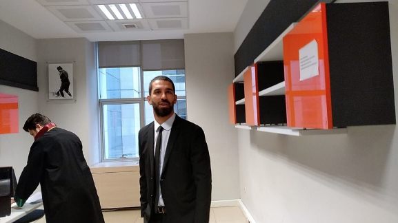 Arda Turan ve Berkay Şahin'in ifadeleri! Eşimin kulağına eğilmiş ve...  - Resim: 3