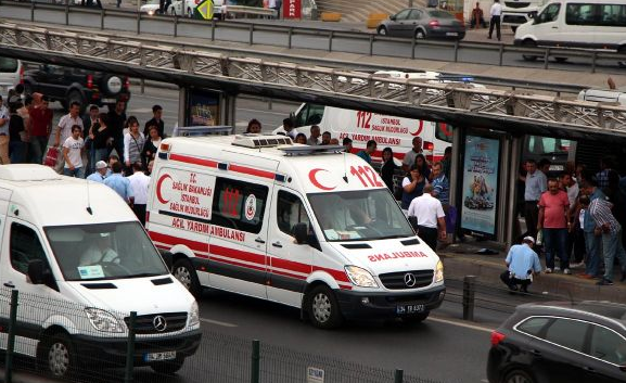 Sarı çizgiyi geçti metrobüs çarptı - Resim: 1