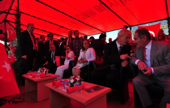 AK Parti'li vekille CHP'li başkan birbirine girdi - Resim: 1