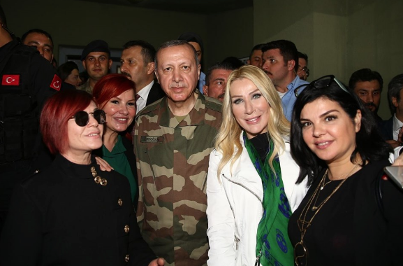 'Erdoğan Türkiye için büyük şans' diyen Seda Sayan iki ismi bombaladı - Resim: 1