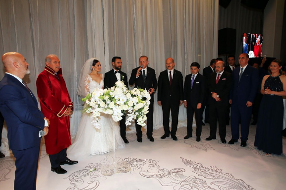 Alişan-Buse Varol çiftine kilo kilo takılmıştı! Altınların değeri dudak uçuklattı - Resim: 1