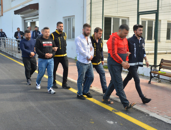 Adana'da bir otoparkta 5 lira yüzünden silahlar konuştu - Resim: 1