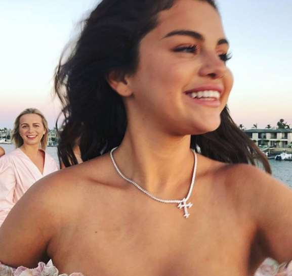 Selena Gomez Beyonce’yi tahtından indirdi - Resim: 2