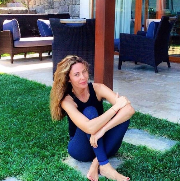 Demet Şener'den ilk aşk pozu! Dosta düşmana ilan etti - Resim: 4