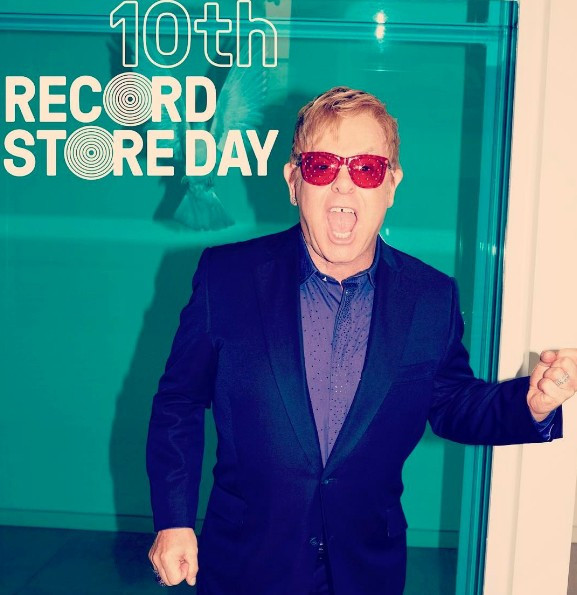 Dünyaca ünlü gay şarkıcı ölüm döşeğinde! Afrika'da virüs... - Resim: 1