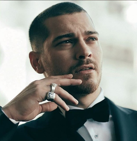 Çağatay Ulusoy'un çocukluğuna bakın olay oldu - Resim: 1