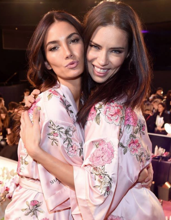 Yılın defilesi için son hazırlıklar! Yenge veda mı ediyor - Resim: 1