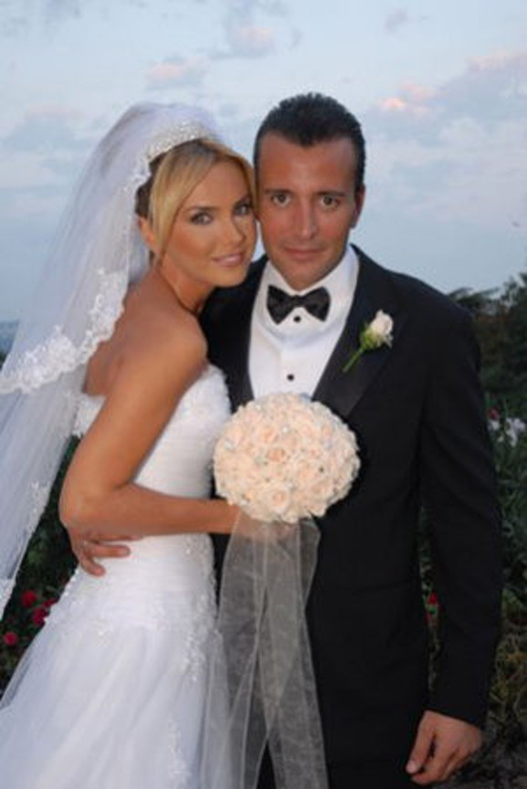 Ece Erken'in evlilikleri kaç kere evlendi ilk eşi Tuncer Öztarhan' kimdir? - Resim: 0