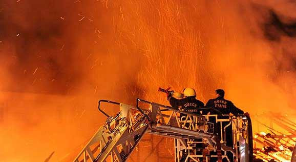 10 işyeri cayır cayır yandı - Resim: 2