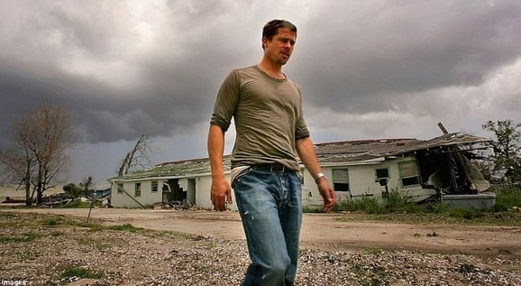Brad Pitt'den kasırga mağduru 109 aileye ev - Resim: 3