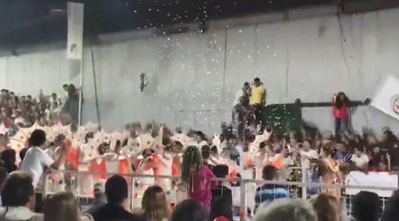 Karnavalda sahne çöktü: 34 kişi yaralandı - Resim: 3