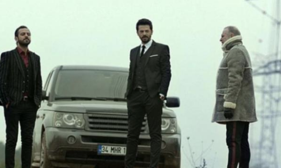 Show TV Çukur dizisi oyuncusuna saldırı yakaladığı anda... - Resim: 2