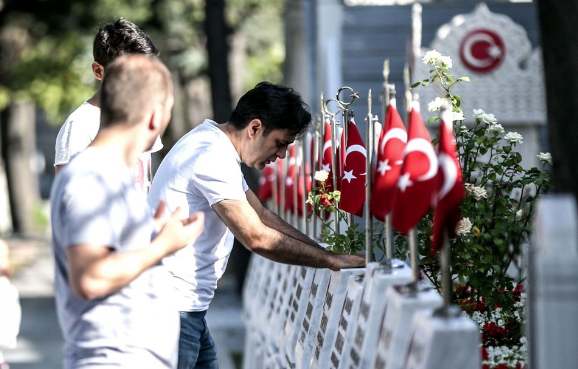15 Temmuz Şehitliği'nde hüzünlü bayram! - Resim: 1